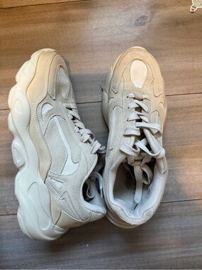 Chunky Lace-Up Women's Sneakers in Cream